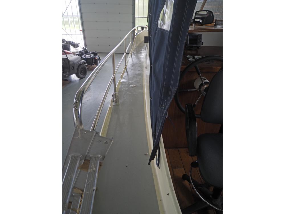  Deck equipment